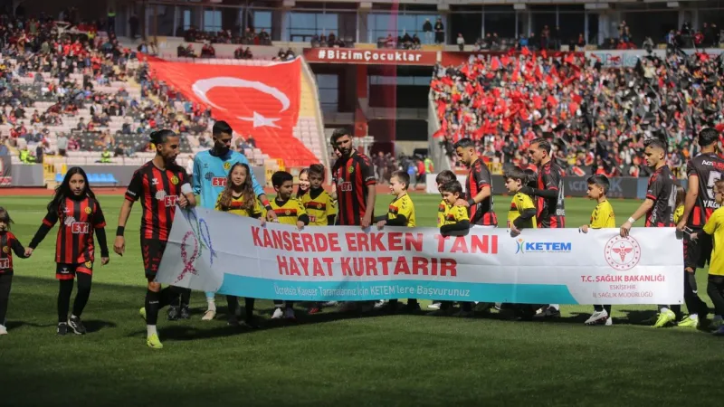 Eskişehirspor'dan Anlamlı Destek: Kanserle Mücadele Sahada!