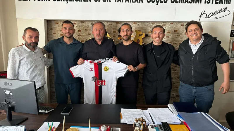 Eskişehirspor Kaptanından Başkan Atam'a Ziyaret! Forma Sürprizi