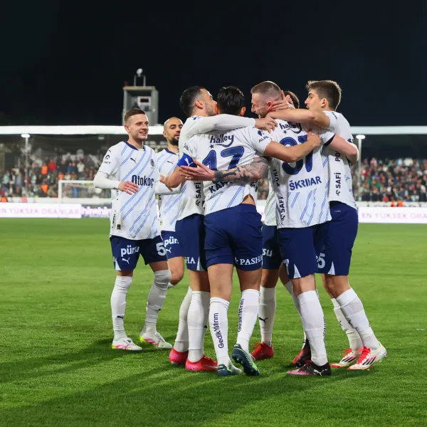 Fenerbahçe Bodrum FK'yi 4-2 mağlup etti, ligde liderlik yarışı kızışıyor