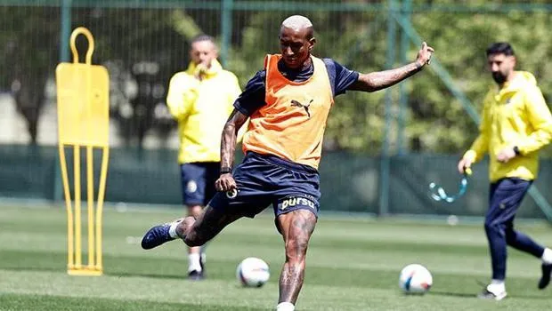 Fenerbahçe'de Şok Gelişme! Eyüpspor Maçı Öncesi Neler Oluyor?