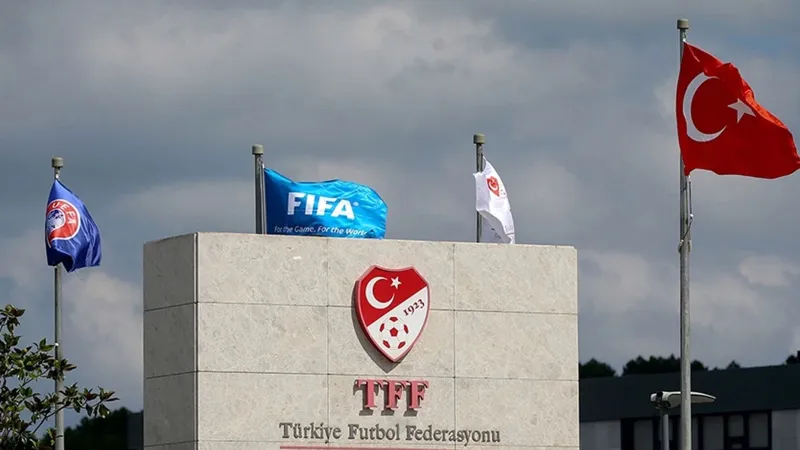 Galatasaray ve Trabzonspor'a Şok! PFDK Kararı Ne Anlama Geliyor?
