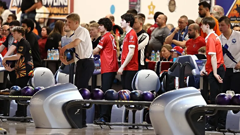 Samsun'da Bowling Şöleni! Gençler Avrupa'da Zirveye Oynuyor