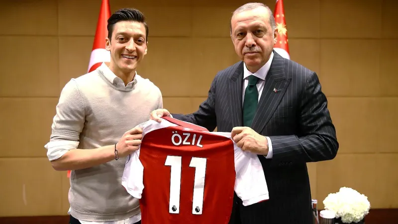 Mesut Özil Siyasete Mi Atıldı? Türkiye'deki İmajı Sarsıldı Mı?
