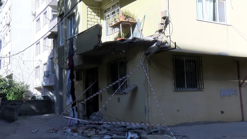 İstanbul'da Balkon Faciası! Bina Neden Boşaltıldı?