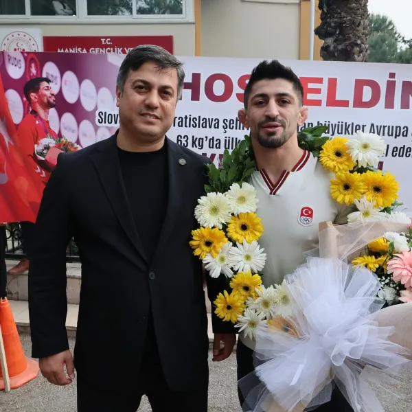 Kerem Kamal'dan Altın Zafer! Memleketi Manisa Ayakta