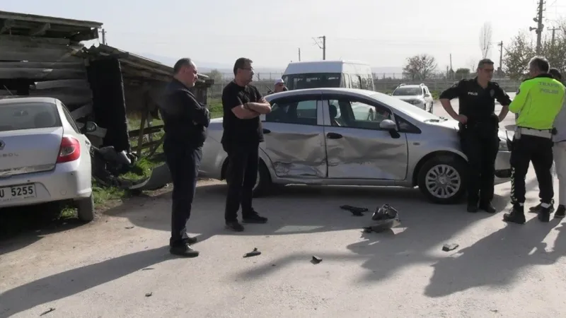 Kütahya'da Feci Kaza! İki Araç Çarpıştı, Yaralılar Var!