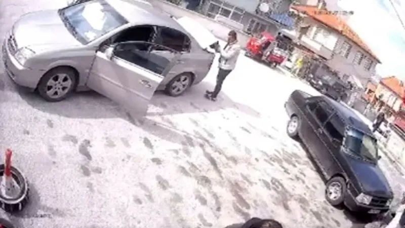 El Freni Unutuldu! Kütahya'da Park Halindeki Araç Kazaya Neden Oldu