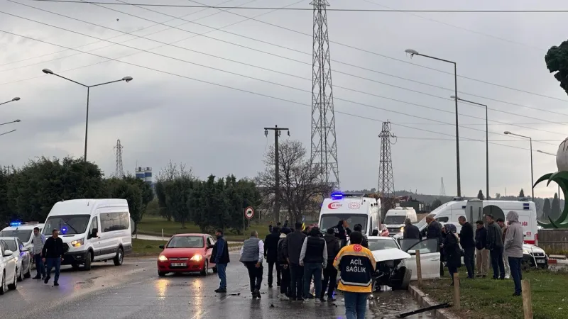 Bilecik'te feci trafik kazası: İki araç çarpıştı, 7 kişi yaralandı
