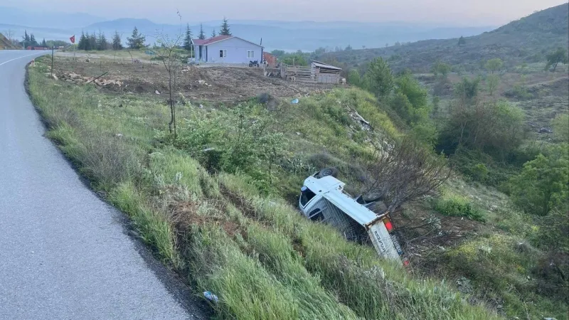 Bilecik'te Kamyonet Şarampole Yuvarlandı! Sürücünün Durumu Nasıl?