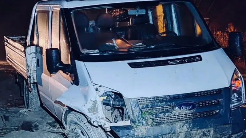 Kamyonet Duvara Çarptı: Afyon'da Feci Kaza! 4 Yaralı