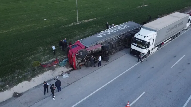 Tır Devrildi! 25 Ton Mandalina Ziyan, Afyonkarahisar Karıştı!