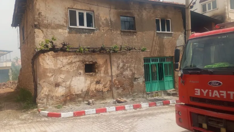 Afyon'da Korkunç Yangın! Yaşlı Adamın Evi Kül Oldu!