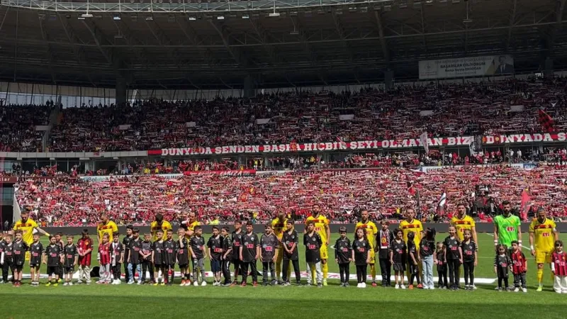 Eskişehirspor'dan Miniklere Unutulmaz Anı! Kucak Dolusu Hayaller Gerçek Oldu