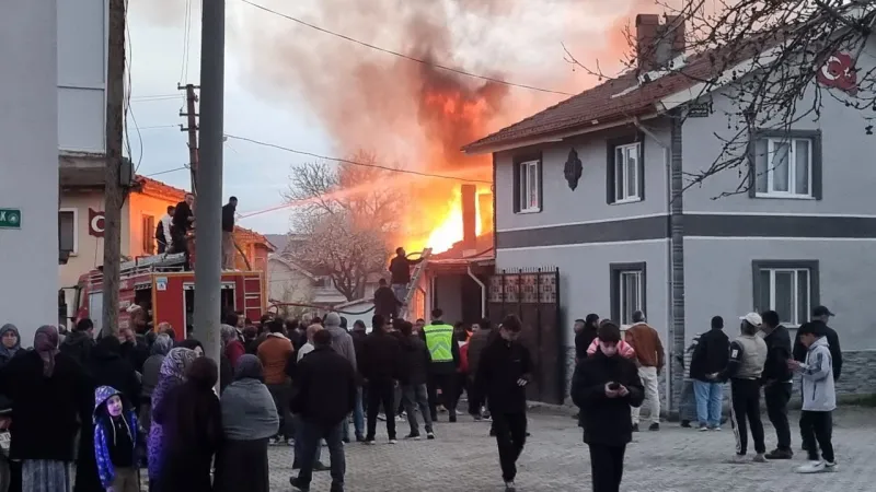 Kütahya'da Korkunç Yangın! Ev Küller Altında Kaldı