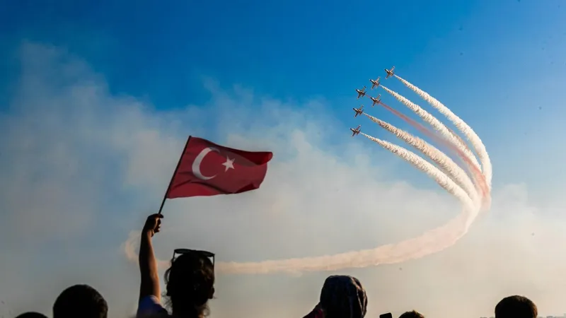 Türk Yıldızları Mersin'i Büyüledi! Gökyüzünde Muhteşem Şov