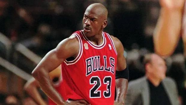Michael Jordan'ın çaylak forması rekor fiyata alıcı buldu