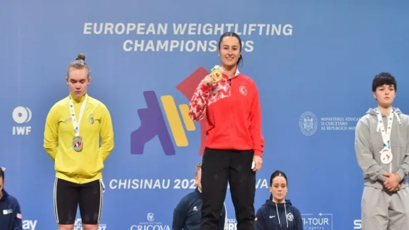 Aysel Özkan Avrupa'yı Salladı! Halterde Gümüş Madalya Coşkusu!