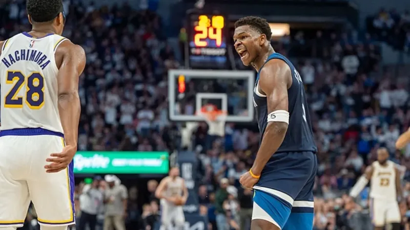 Timberwolves Lakers'ı Devirdi! NBA'de Şok Gelişme