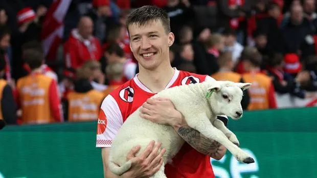 Norveç'te Futbolcuda Şok! Maçın Yıldızına Kuzu Sürprizi!