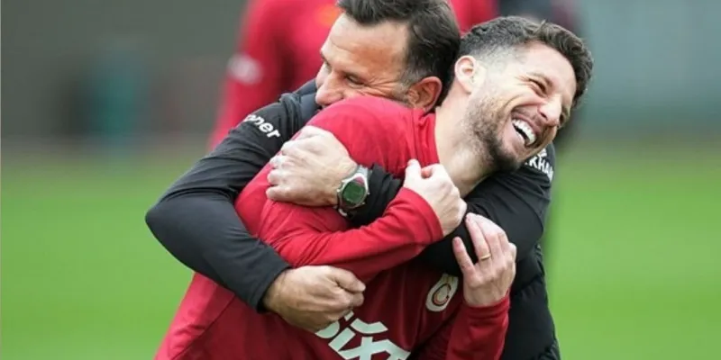 Okan Buruk'tan Mertens'e Sürpriz! Yıldız Şaşkına Döndü
