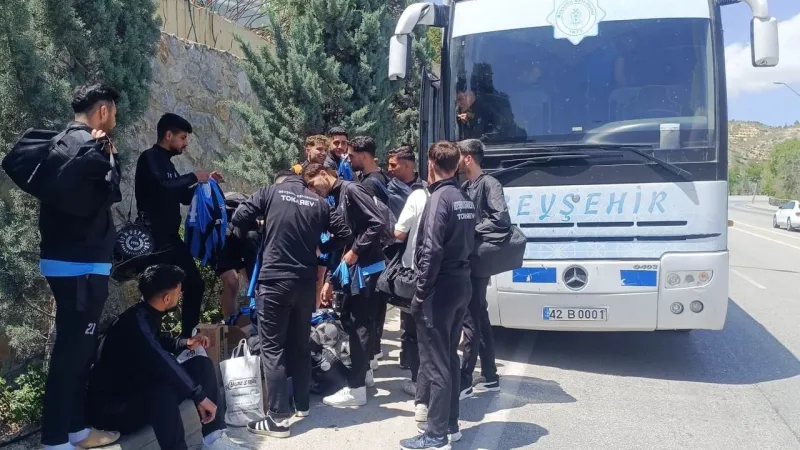 Otobüs Yolda Kaldı, Futbolcular Taksilerle Maça Yetişti