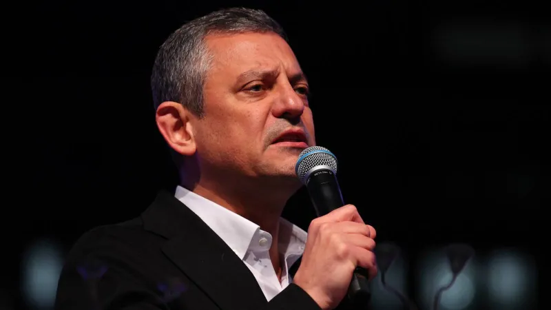 Özgür Özel İstanbul'da! İmamoğlu ile Acil Toplantı! Neler Oluyor?