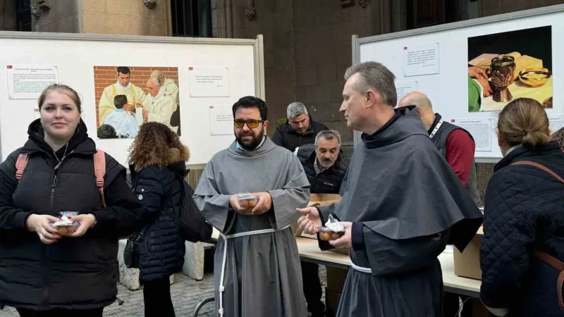 Papa'nın Anısına Lokma! St. Antuan'da Duygu Dolu Anlar