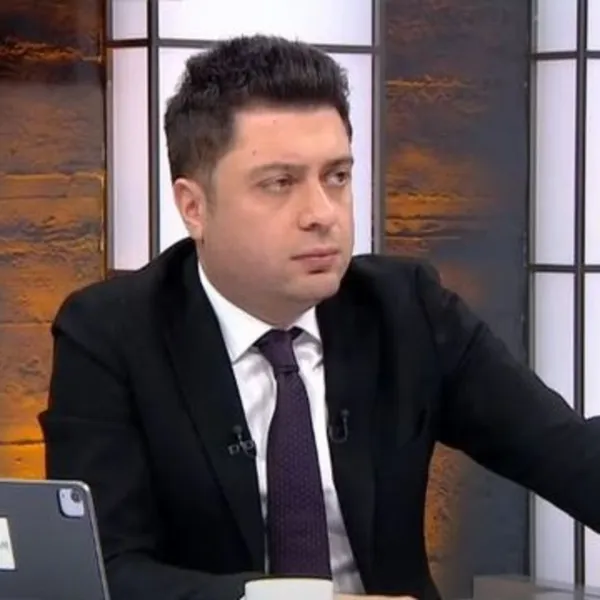 Canlı Yayında Kaza! Resim Masası Çöktü, Yayın Nasıl Kurtuldu?