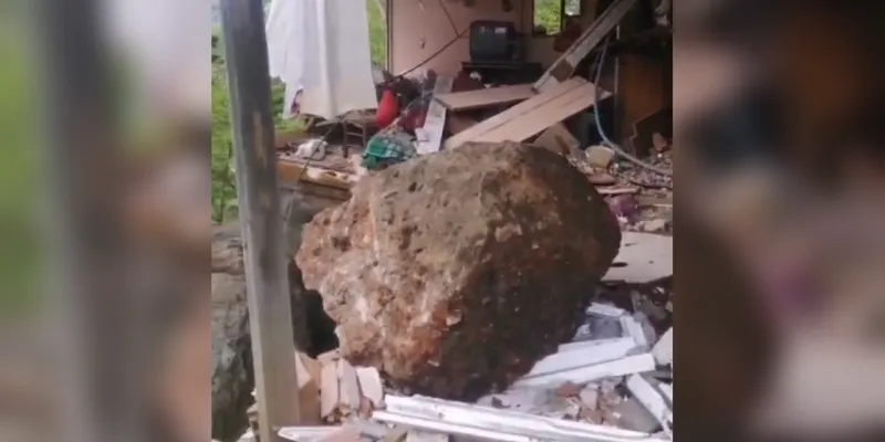 Rize'de Heyelan Faciası! Ev Yerle Bir Oldu! Şok Detaylar
