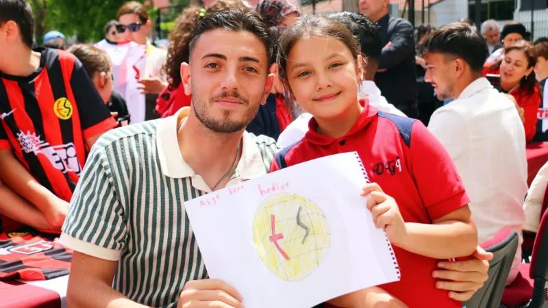 Eskişehirsporlu Şampiyonlar Minik Kalpleri Fethetti! Okul Ziyareti