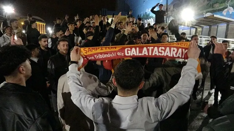 Galatasaray Derbi Zaferiyle Döndü! Taraftar Coşkusu Tavan Yaptı!