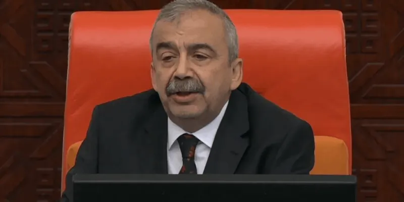 Sırrı Süreyya Önder'e Ne Oldu? Kalp Krizi mi Geçirdi? İşte Detaylar!