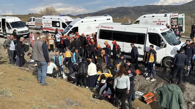 Sivas'ta Feci Kaza: Öğretmenler ve Doktorlar Yaralı!