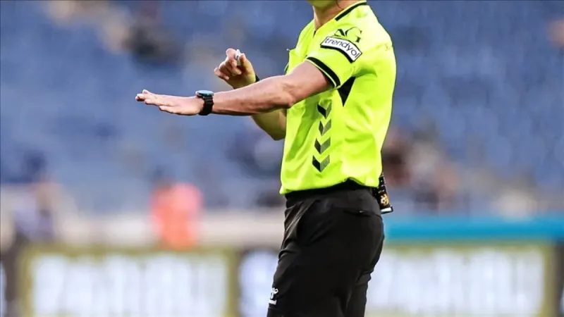 Süper Lig Hakemleri Açıklandı! Derbide Kim Düdük Çalacak?