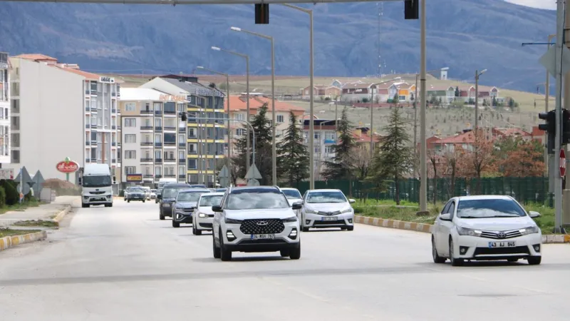 Bayram Bitti, Tatilciler Yollara Düştü! Trafik Alarm Veriyor!