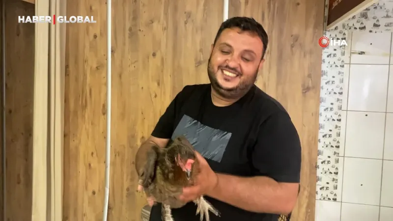 Tavuğun Dönerci İsyanı: Yavrularını Dükkana Bıraktı! Şoke Eden Olay
