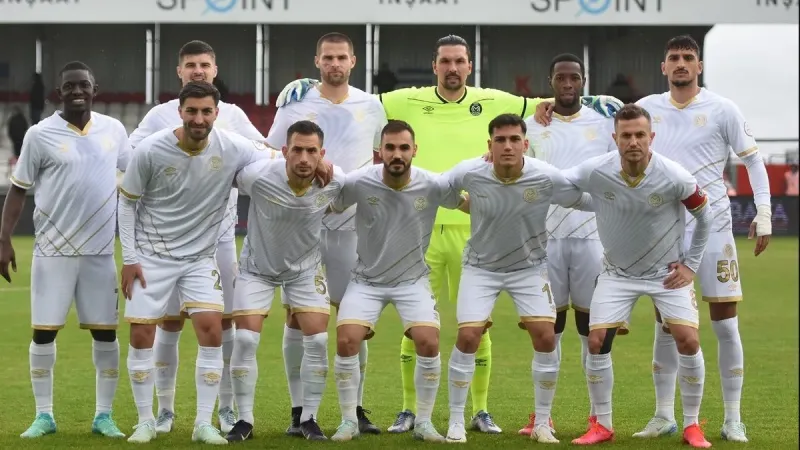 Ümraniye Çöktü, Manisa FK Süper Lig'e Tutundu! Kritik Maçın Özeti