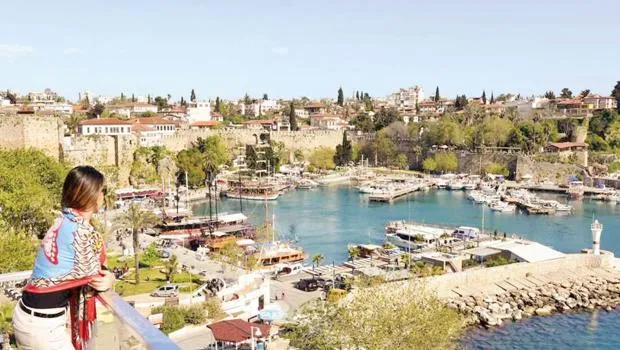Antalya'da Otel ve Pansiyonlara Şok Mühür! Kapı Krizi mi?