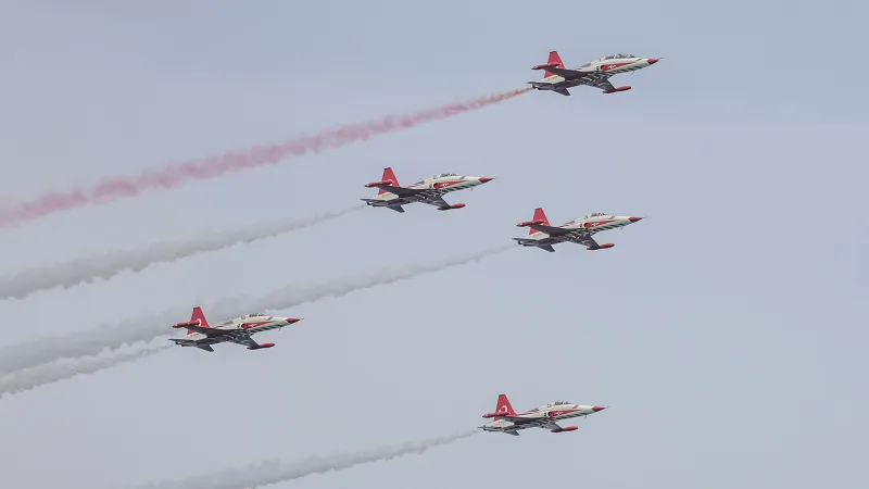 Türk Yıldızları Antalya'yı Coşturdu! 23 Nisan Provası Nefes Kesti
