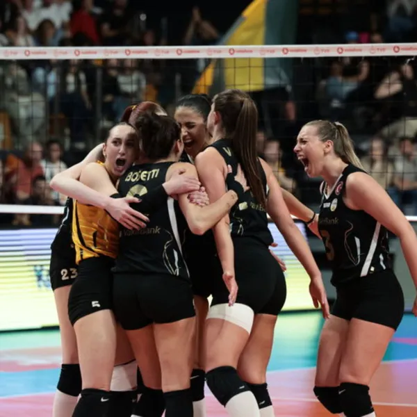 Vakıfbank Şampiyonluğa Koşuyor! Finalde Fenerbahçe'ye Büyük Şok!