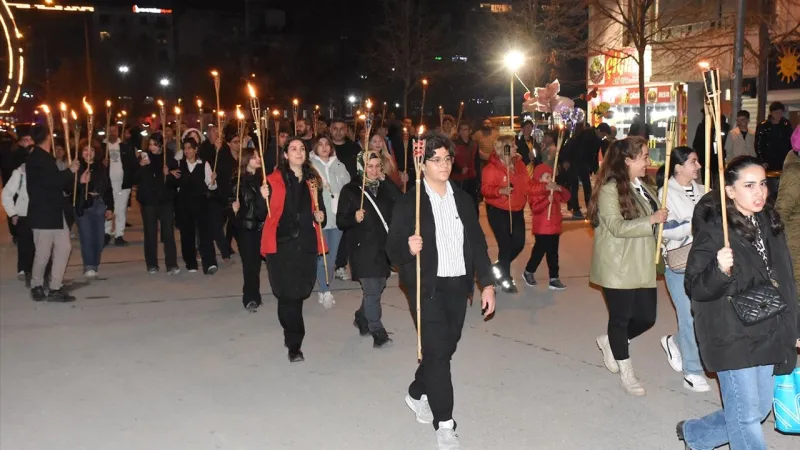 Van'ın Kurtuluşu: 107. Yıl Dönümünde Fener Alayı Coşkusu!