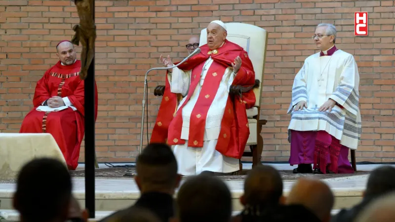 Papa Franciscus sağlık sorunlarına rağmen Vatikan yönetimine dönüyor