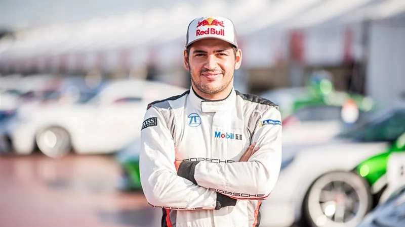 Otomobil sporcusu Ayhancan Güven, Hollanda'da DTM yarışında birinci oldu