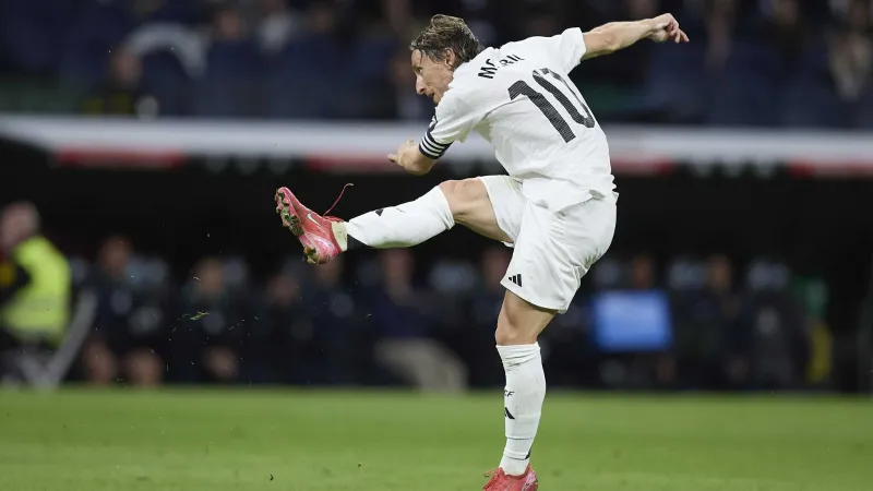 Real Madrid'de 10 Numara Krizi! Modric'in Mirası Kime Kalacak?