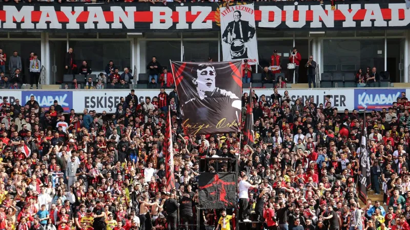 Eskişehirspor Şampiyonluk Coşkusu: Taraftara Kritik Uyarı!