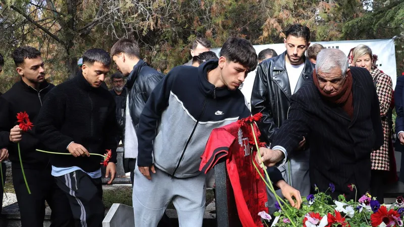 Sinan Alağaç kabri başında anıldı