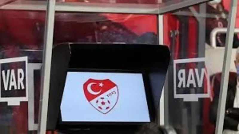 Süper Lig VAR Kayıtları Şoku! Hakem Kararları Tartışma Yarattı!