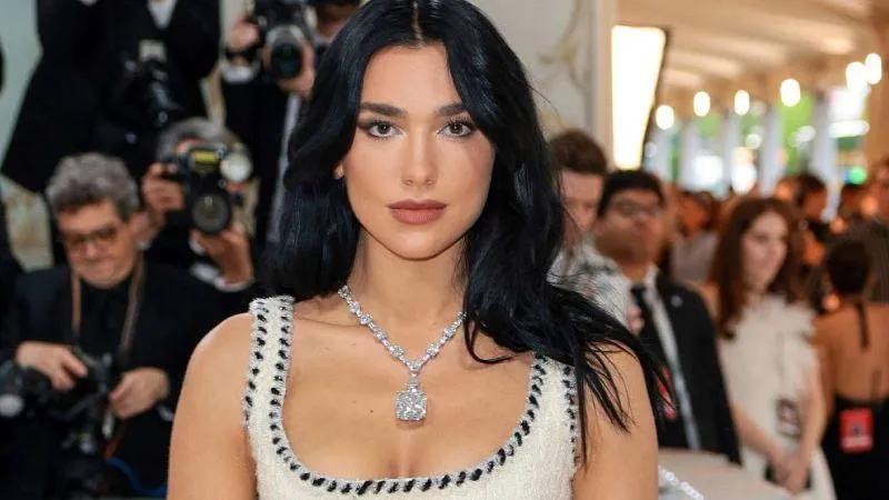 Dua Lipa Galatasaray'dan Ne İstedi? Dudak Uçuklatan Fiyat!