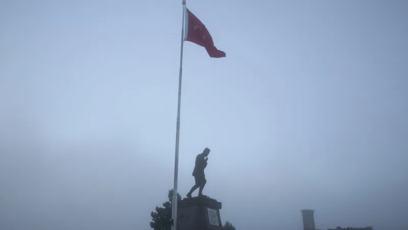 Tarihin kalbinden büyüleyen kare: Kocatepe sisler içinde böyle görüntülendi