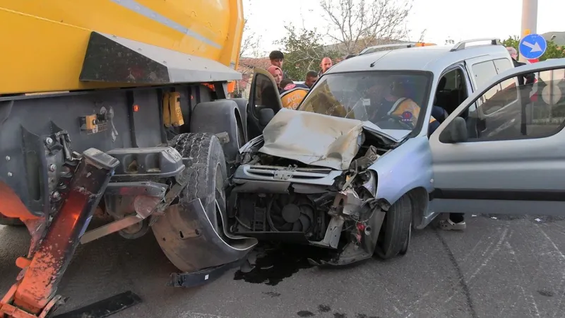 Tavşanlı'da Feci Kaza: 5 Yaralı! Şok Detaylar Ortaya Çıktı